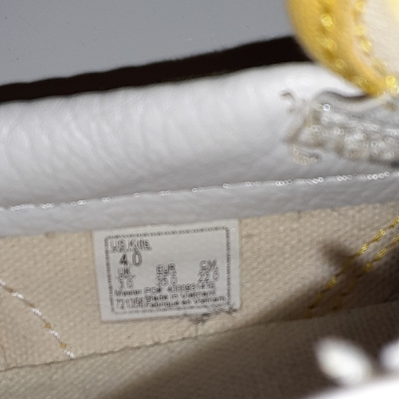 Vans - Picture 2 of 8